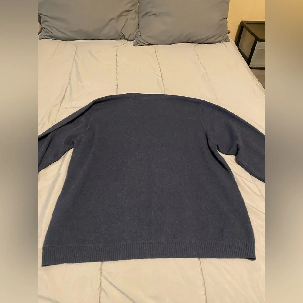 John W Nordstrom 100% cashmere V-Neck sweater